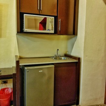 MONTE LEON - Mini fridge and microwave w counter - Hotels Near Me - León, GUA