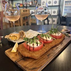 Las Acacias Gourmet Argentino - Milanese caprese and empanadas