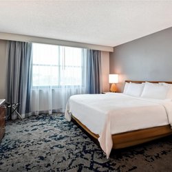 Embassy Suites by Hilton Montgomery Hotel & Conference Center - Guest room