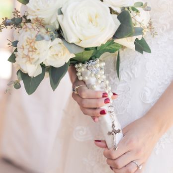 A Perfect Petal - My dream bouquet--it meant the world to me to have my rosary added to my bouquet so I can walk down the aisle with it! - Florists Near Me - Arlington Heights, Illinois