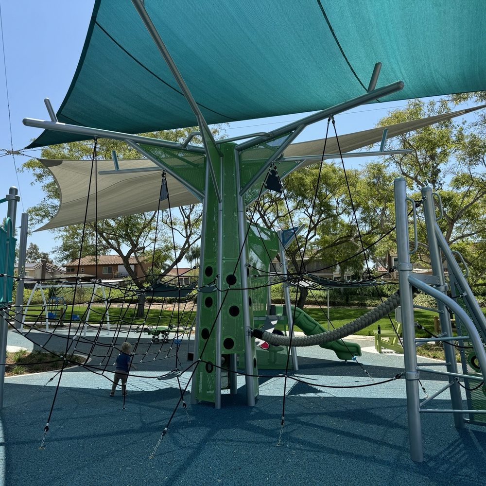 Madrid Fore Park - Intricate jungle gym with rope ladders, walkways, and climbing rungs - Parks Near Me - Mission Viejo, California