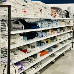 Ross Dress For Less - Área siempre limpia y acomodada