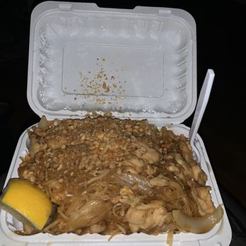 Tai Fai Restaurant - Chicken pad Thai to go - Sushi Bars Near Me - Oak Park, Michigan