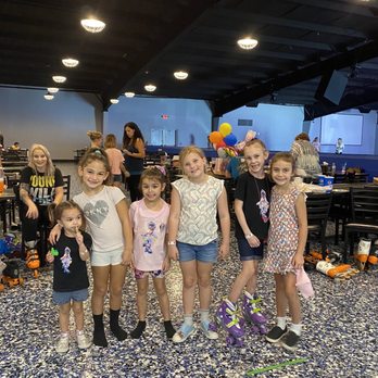 SPINZ - Eating area - Skating Rinks Near Me - Fort Myers, Florida