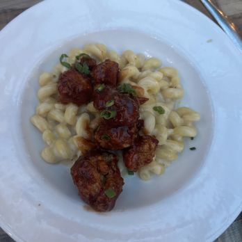 Didi’s Downtown - Half of the barbecue chicken and macaroni - Cheesesteaks Near Me - Frisco, Texas