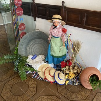 Monopol - Decoration for "Dia de Canarias" - Hotels Near Me - Puerto de la Cruz, TF