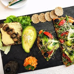 Sweet Rawmance - Have you ever enjoyed a pizza plate quite like this? Delicious!