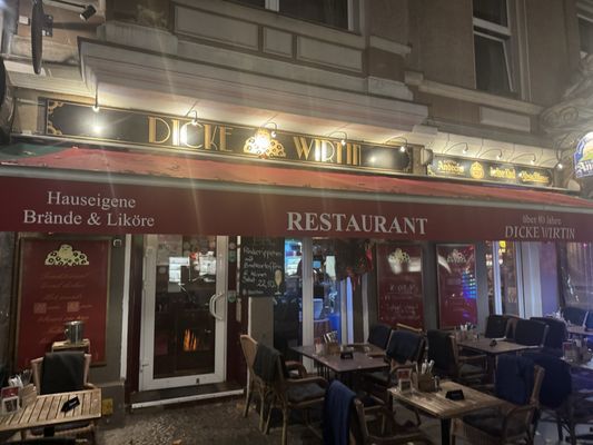 Dicke Wirtin by null