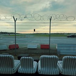 Cafe Himmelsschreiber - Blick auf den Flughafen