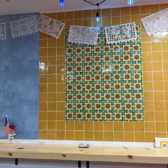 Mz.Freeze - Decor and seating area - Ice Cream & Frozen Yogurt Near Me - Indio, California