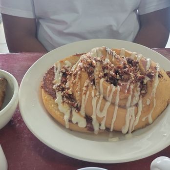 Fat Cat - Cinnamon Roll - Bakeries Near Me - Rosarito, BCN Fat Cat - Cinnamon Roll - Bakeries Near Me - Rosarito, BCN