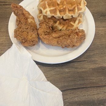 Bobbie's Southern Kitchen - Chicken & Waffles - American Near Me - San Antonio, Texas