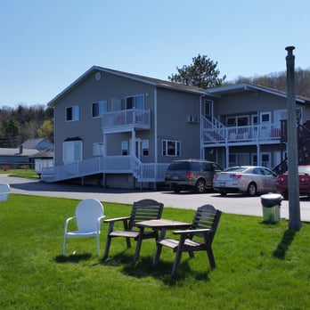 Sunset Motel on the Bay - Hotels Near Me - Munising, Michigan