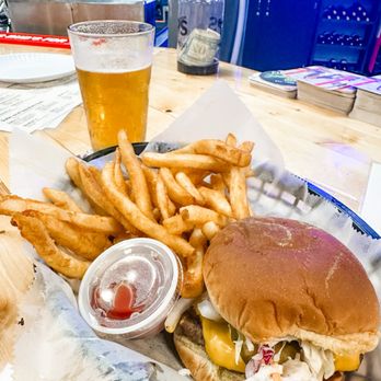 Fly Girl Brewing - Carolina burger - Breweries Near Me - Rutherfordton, North Carolina Fly Girl Brewing - Carolina burger - Breweries Near Me - Rutherfordton, North Carolina