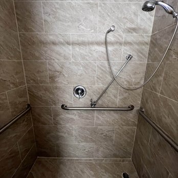 University Inn Chico - Accessible Shower - Hotels Near Me - Chico, California University Inn Chico - Accessible Shower - Hotels Near Me - Chico, California