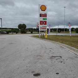 Shell - May 2020: there's also a Dairy Queen on this property