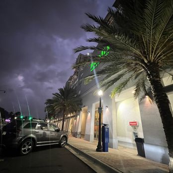Publix Super Markets - Curbside parking by front of Publix facing Young Circle. - Grocery Near Me - Hollywood, Florida Publix Super Markets - Curbside parking by front of Publix facing Young Circle. - Grocery Near Me - Hollywood, Florida