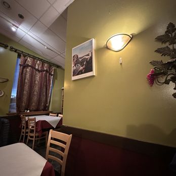 Calabria - Decor and seating - Italian Near Me - Bothell, Washington