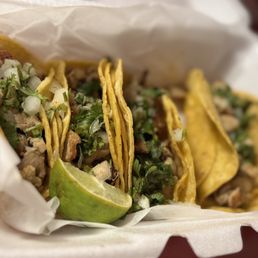 Taquitos de  pollo