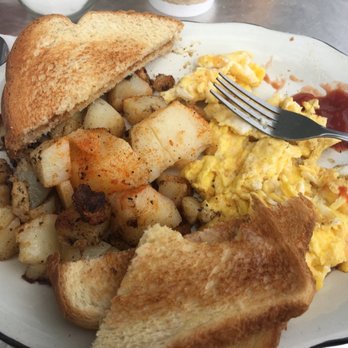 Round Tuit Cafe - Scrambled eggs and cheese, white toast, home fries - American Near Me - Millerton, New York