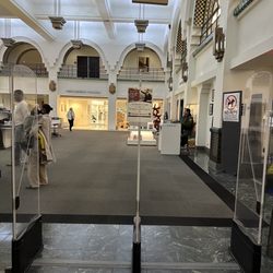 Beverly Hills Public Library - Beautiful interior