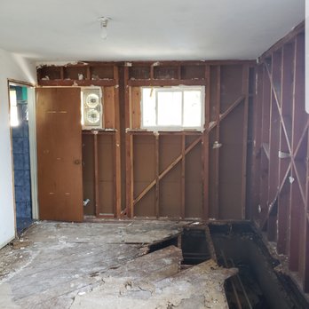 Mayen Builders - Master bedroom before picture - General Contractors Near Me