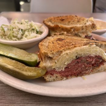 Nate'n Al's - Pastrami and Corned Beef Rueben Sandwich lunch. Excellent! - Delis Near Me - Beverly Hills, California