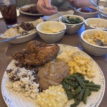 Paula Deen's Family Kitchen - Family Style Meal - American Near Me - Myrtle Beach, South Carolina Paula Deen's Family Kitchen - Family Style Meal - American Near Me - Myrtle Beach, South Carolina