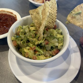 El Mayor Mexican Restaurant - Guacamole - Mexican Near Me - St. Louis, Missouri