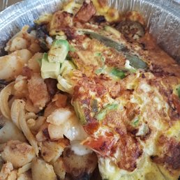 Mexican omelette (avocado, bacon, jalapeño, mozzarella cheese) Mexican omelette (avocado, bacon, jalapeño, mozzarella cheese)