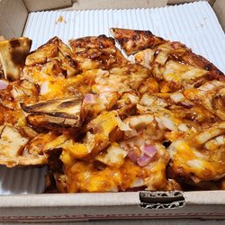 Vick's Gourmet Pizzeria - Bbq chicken pizza. It was delivered like this through Doordash.