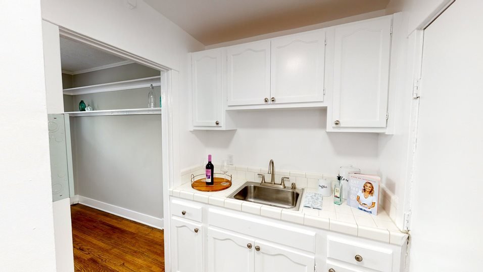 DARLINGTON COURT APARTMENTS Apartments 11676 Darlington Ave, Los