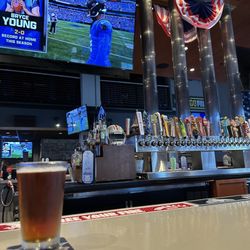 Blackfinn Ameripub - Ballantyne - Red oak