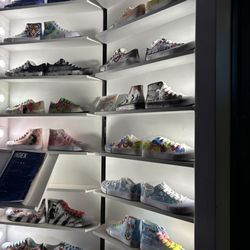 Koko Art - Wall of shoes