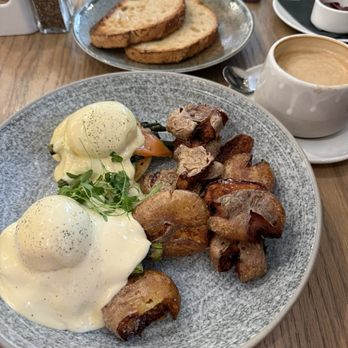 Fathom - Salmon Benedict with Grilled Potatoes - Canadian (New) Near Me - Victoria, British Columbia