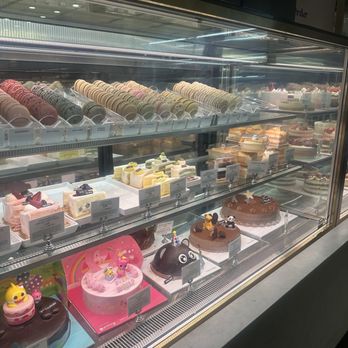 Tous Les Jours - pastry case - Bakeries Near Me - Henderson, Nevada