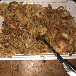 a plate of noodles and shrimp a plate of noodles and shrimp