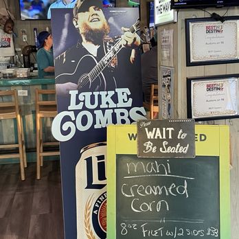 Austons on 98 - Pre-gaming for the Luke Combs Bootleggers and Bonfire festival - Seafood Near Me - Miramar Beach, Florida