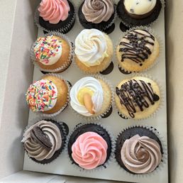 Dozen Box of 12 Cupcake