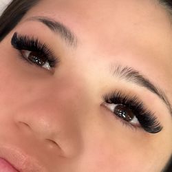 Jenny's Couture Beauty - Cat Eye Volume Lashes