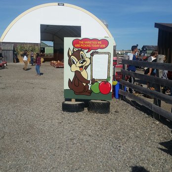 Berryview Farms - Entrance - Farmers Market Near Me - Caledon, Ontario