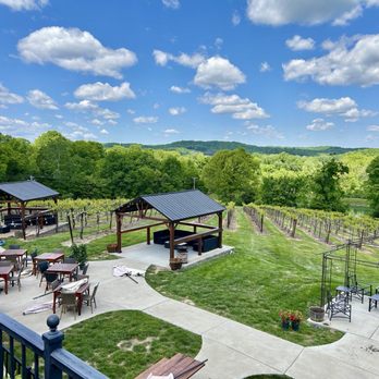 Chandler Hill Vineyards - Wineries Near Me - Defiance, Missouri Chandler Hill Vineyards - Wineries Near Me - Defiance, Missouri