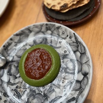 Maximo - Chefs complimentary guacamole and tostadas sooooo good and spicy - México, D.F., DIF