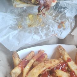 Outpost - Very big and juicy burger