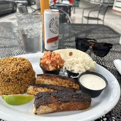 The Breezeway - Blackened mahi tacos.