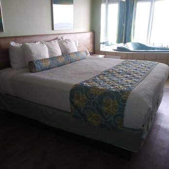Schooner Inn - Our bed the second night. The room was identical. - Hotels Near Me - Virginia Beach, Virginia Schooner Inn - Our bed the second night. The room was identical. - Hotels Near Me - Virginia Beach, Virginia