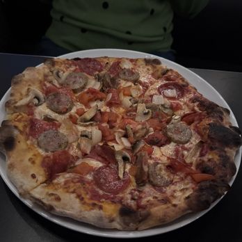 Hickory Social House - Pizza Near Me - Hickory, North Carolina