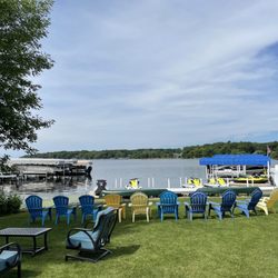 Gage Marine - Green Lake - Nice lawn/seating area