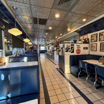 Blue Moon Diner - Interior of Blue Moon!! - American Near Me - Beaverton, Oregon Blue Moon Diner - Interior of Blue Moon!! - American Near Me - Beaverton, Oregon