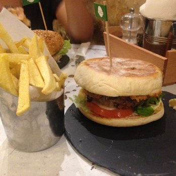 A Cultura do Hambúrguer - My Mother's Burger with fries and a side of mayo - Burgers Near Me - Lisbon, 11